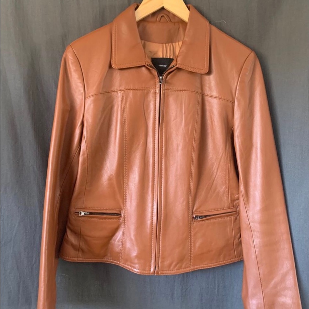 Women leather jacket size 8, like new